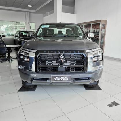 MITSUBISHI TRITON 2.4 BITURBO DIESEL CD HPE-S 4X4 AUTOMÁTICO MITSUBISHI TRITON 2.4 BITURBO DIESEL CD HPE-S 4X4 AUTOMÁTICO